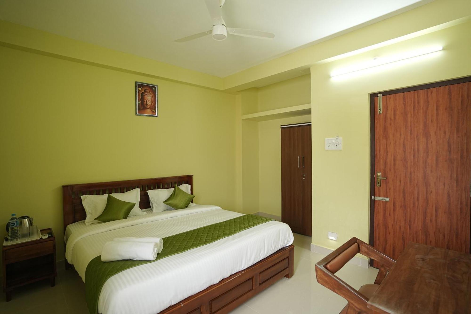 Le Leos Park Inn Pondicherry Exterior photo