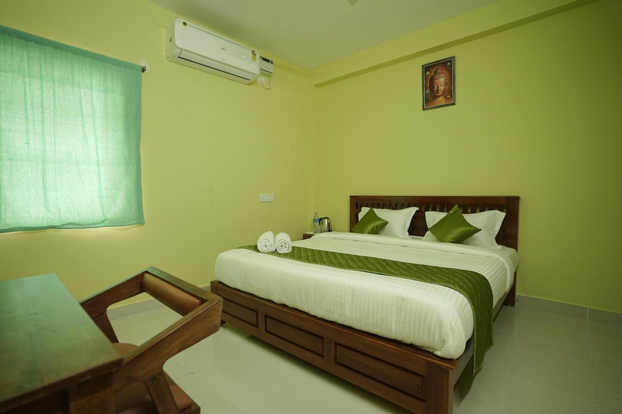 Le Leos Park Inn Pondicherry Exterior photo