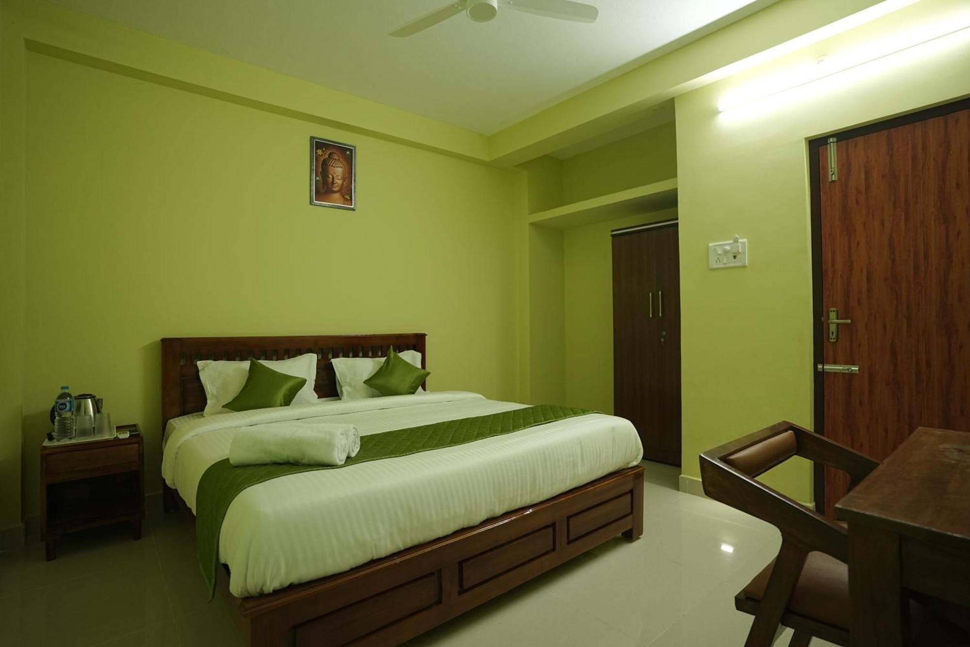 Le Leos Park Inn Pondicherry Exterior photo